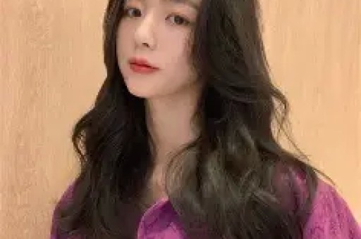 女星超大牌排场惹热议与男助理亲密举动引全网吵翻