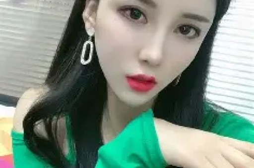 易易紫曝少数民族女星被经纪人潜规则：娱乐圈的权力游戏何时休