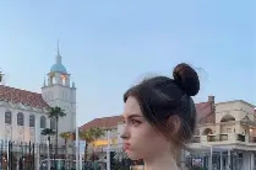 女明星黑脸现场张凯丽亲闺女耍大牌逼节目组破例改规则！